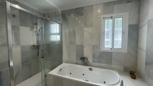 4 soverom Villa til salgs i Nerja med svømmebasseng - € 850 000 (Ref: 9528349)