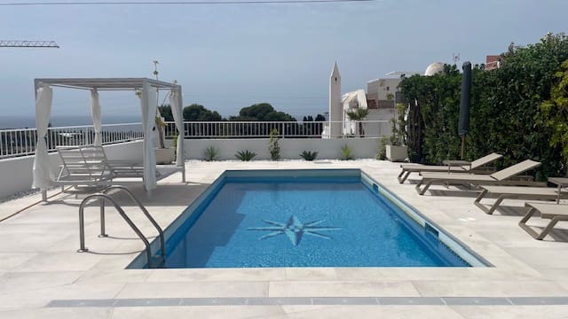 4 makuuhuone Huvila myytävänä paikassa Nerja mukana uima-altaan - 850 000 € (Ref: 9528349)