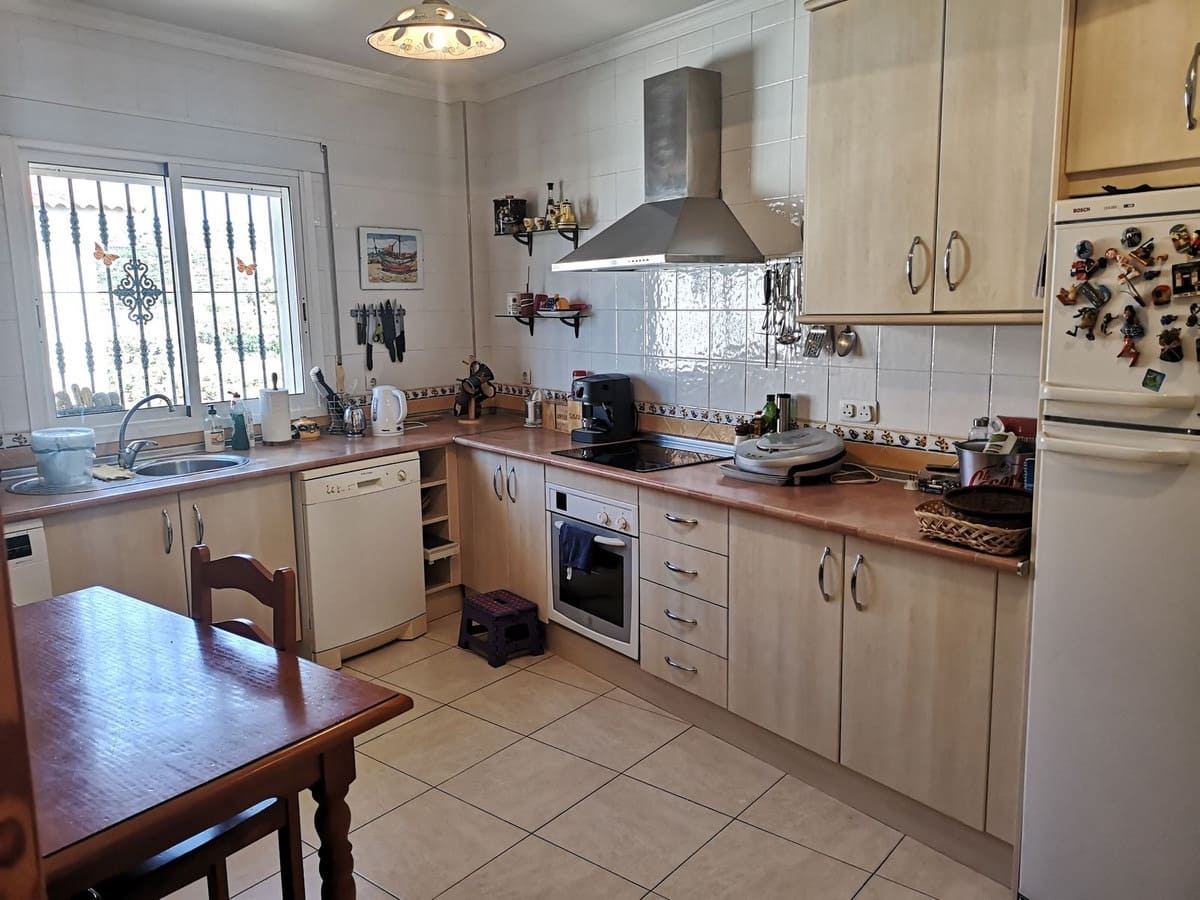 3 slaapkamer Villa te koop in Torrox met zwembad - € 425.000 (Ref: 9528350)