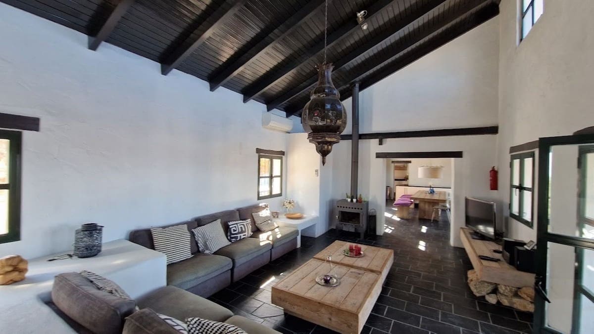 3 slaapkamer Villa te koop in Canillas de Aceituno met zwembad - € 699.000 (Ref: 9528353)