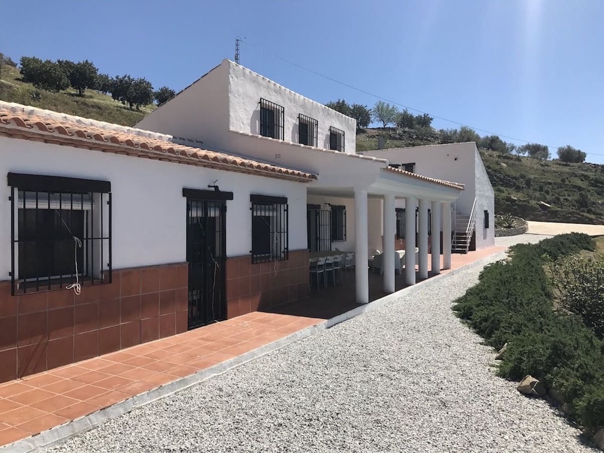 3 slaapkamer Villa te koop in Canillas de Aceituno met zwembad - € 699.000 (Ref: 9528353)