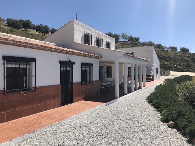 3 slaapkamer Villa te koop in Canillas de Aceituno met zwembad - € 699.000 (Ref: 9528353)