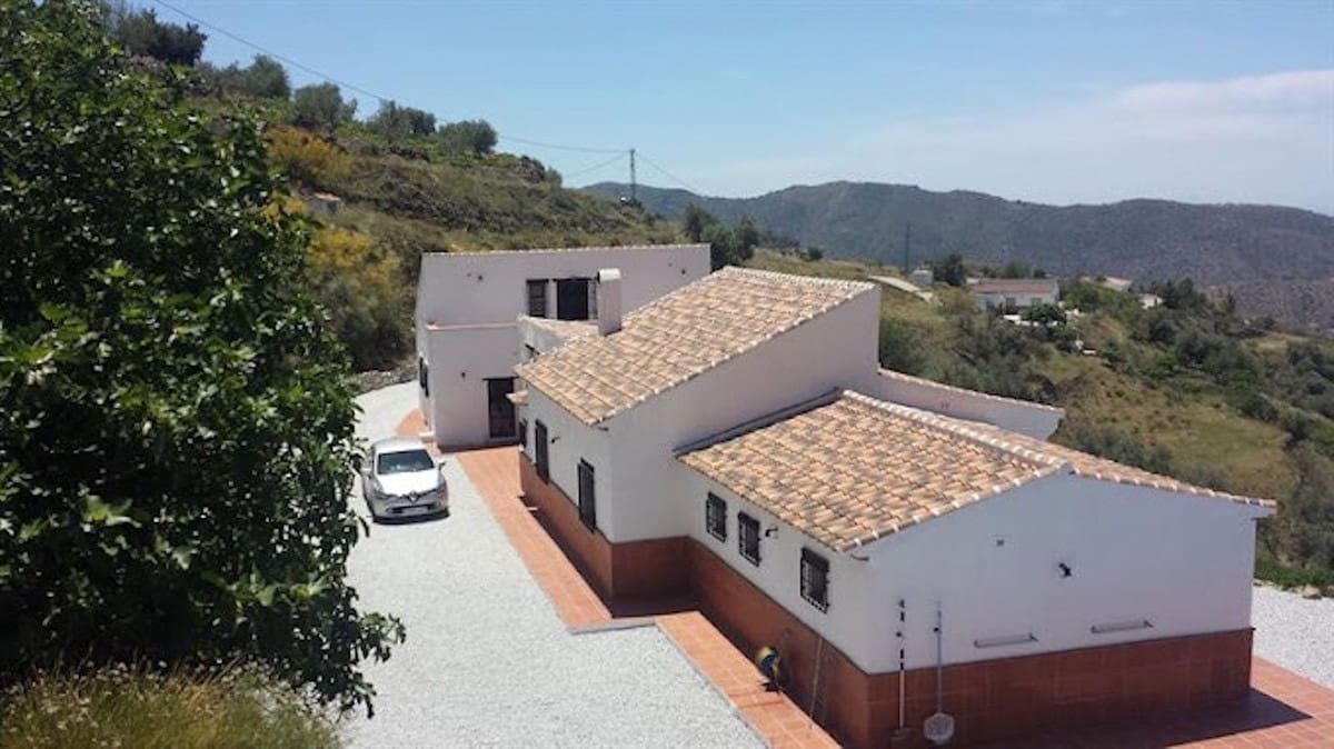 3 slaapkamer Villa te koop in Canillas de Aceituno met zwembad - € 699.000 (Ref: 9528353)