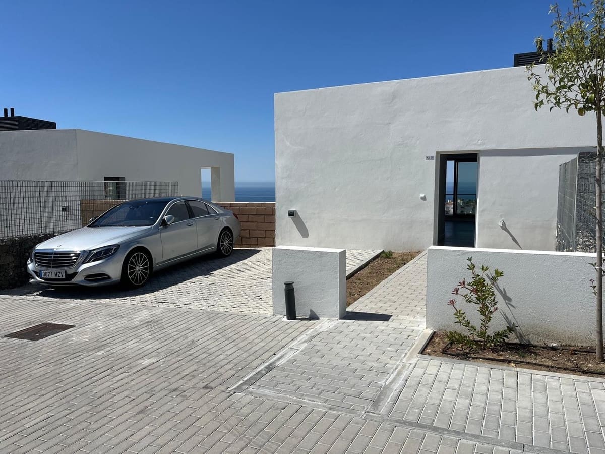 3 sovrum Semi-fristående Villa till salu i Mijas Costa med pool - 699 000 € (Ref: 9533740)