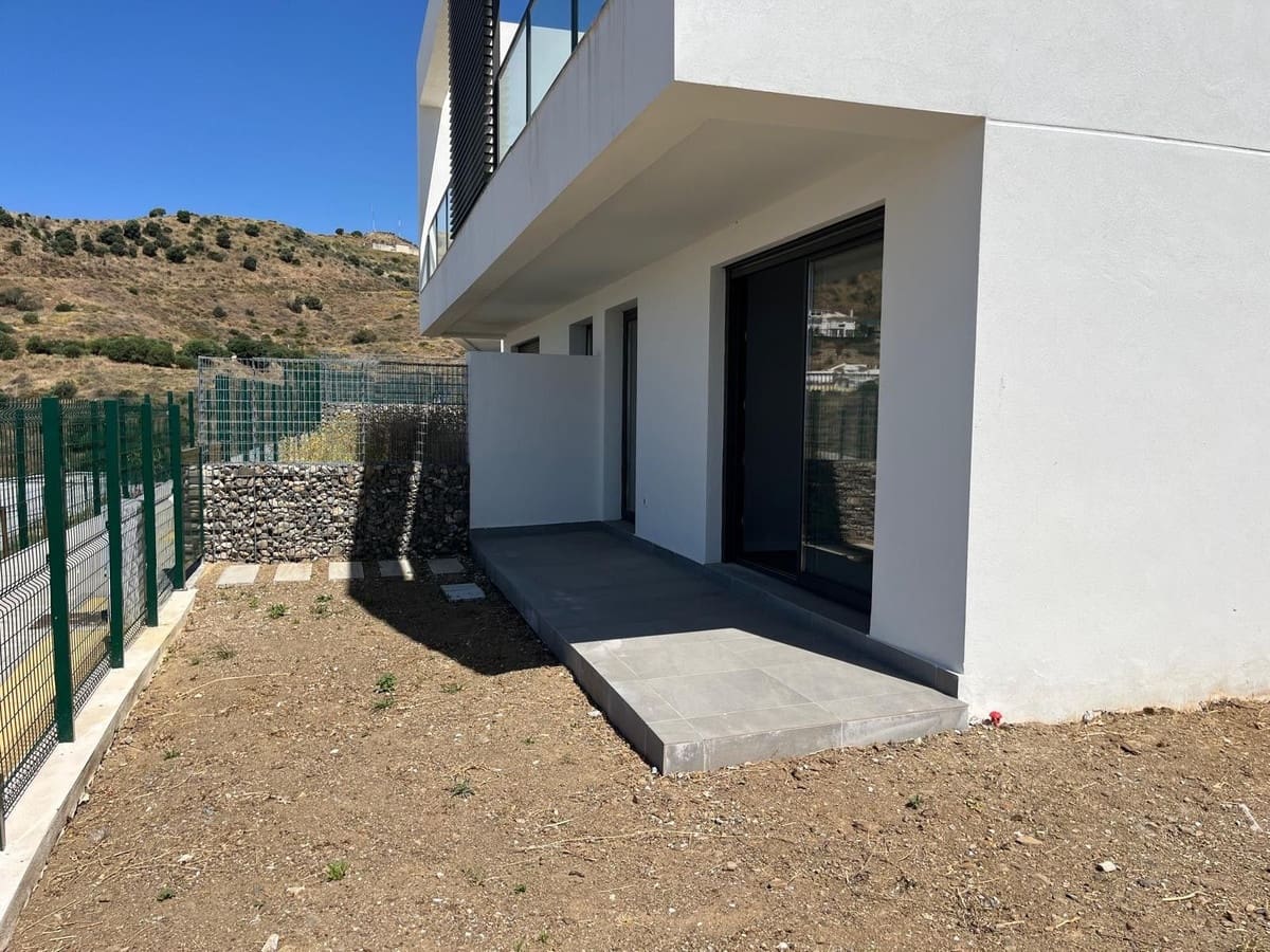 3 sovrum Semi-fristående Villa till salu i Mijas Costa med pool - 699 000 € (Ref: 9533740)