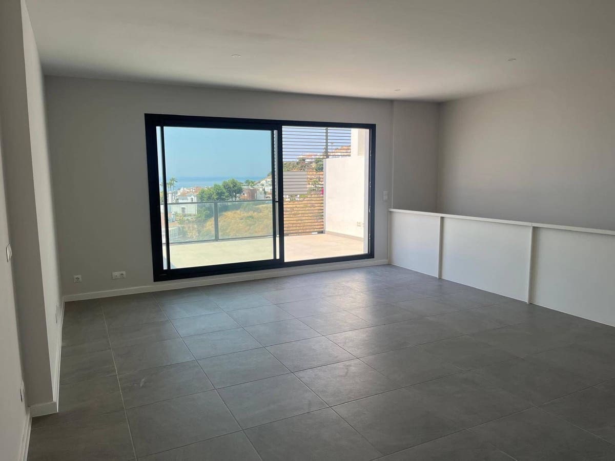 Pareado de 3 habitaciones en Fuengirola en venta con piscina - 699.000 € (Ref: 9533740)