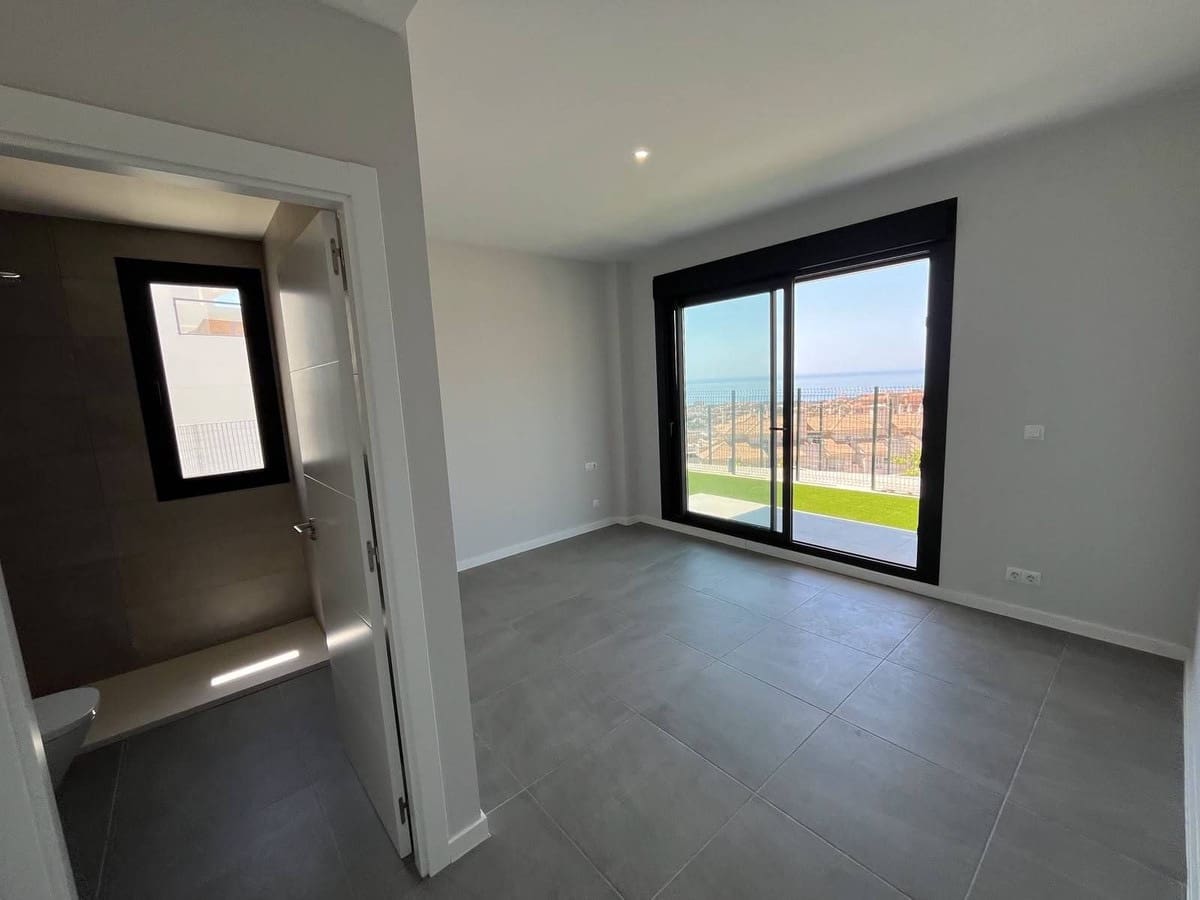 Pareado de 3 habitaciones en Fuengirola en venta con piscina - 699.000 € (Ref: 9533740)