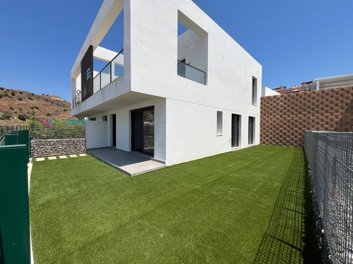 Pareado de 3 habitaciones en Fuengirola en venta con piscina - 699.000 € (Ref: 9533740)