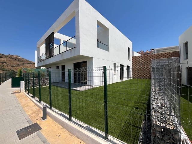 Pareado de 3 habitaciones en Fuengirola en venta con piscina - 699.000 € (Ref: 9533740)