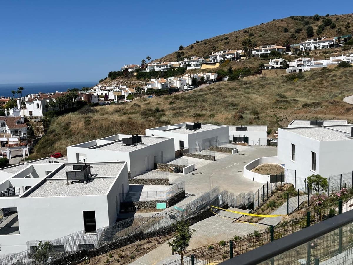 Pareado de 3 habitaciones en Fuengirola en venta con piscina - 699.000 € (Ref: 9533740)