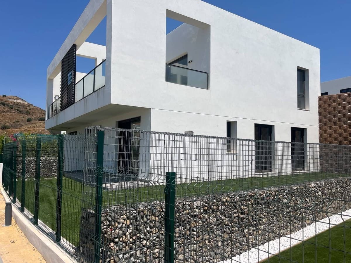 Pareado de 3 habitaciones en Fuengirola en venta con piscina - 699.000 € (Ref: 9533740)
