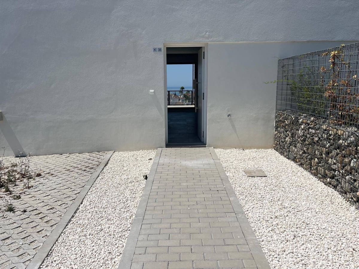 Pareado de 3 habitaciones en Fuengirola en venta con piscina - 699.000 € (Ref: 9533740)