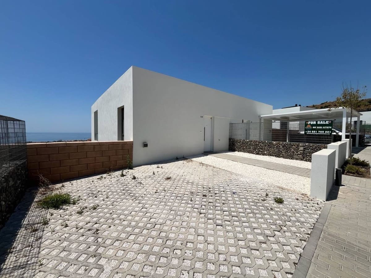 Pareado de 3 habitaciones en Fuengirola en venta con piscina - 684.000 € (Ref: 9533741)