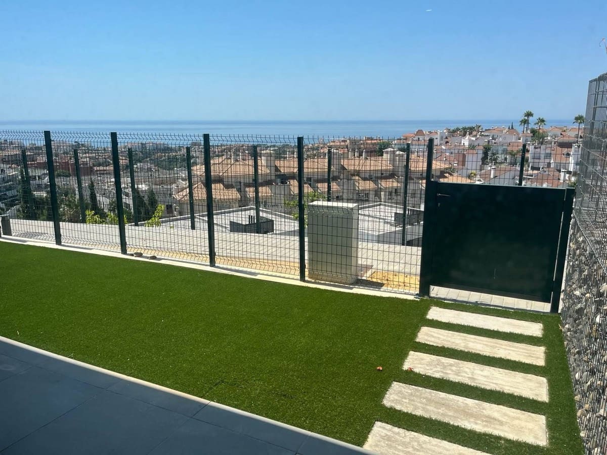 Pareado de 3 habitaciones en Fuengirola en venta con piscina - 684.000 € (Ref: 9533741)
