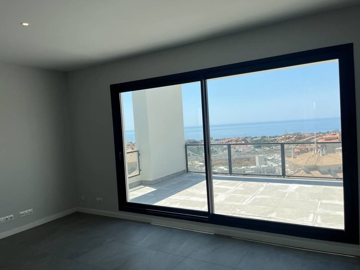Pareado de 3 habitaciones en Fuengirola en venta con piscina - 684.000 € (Ref: 9533741)