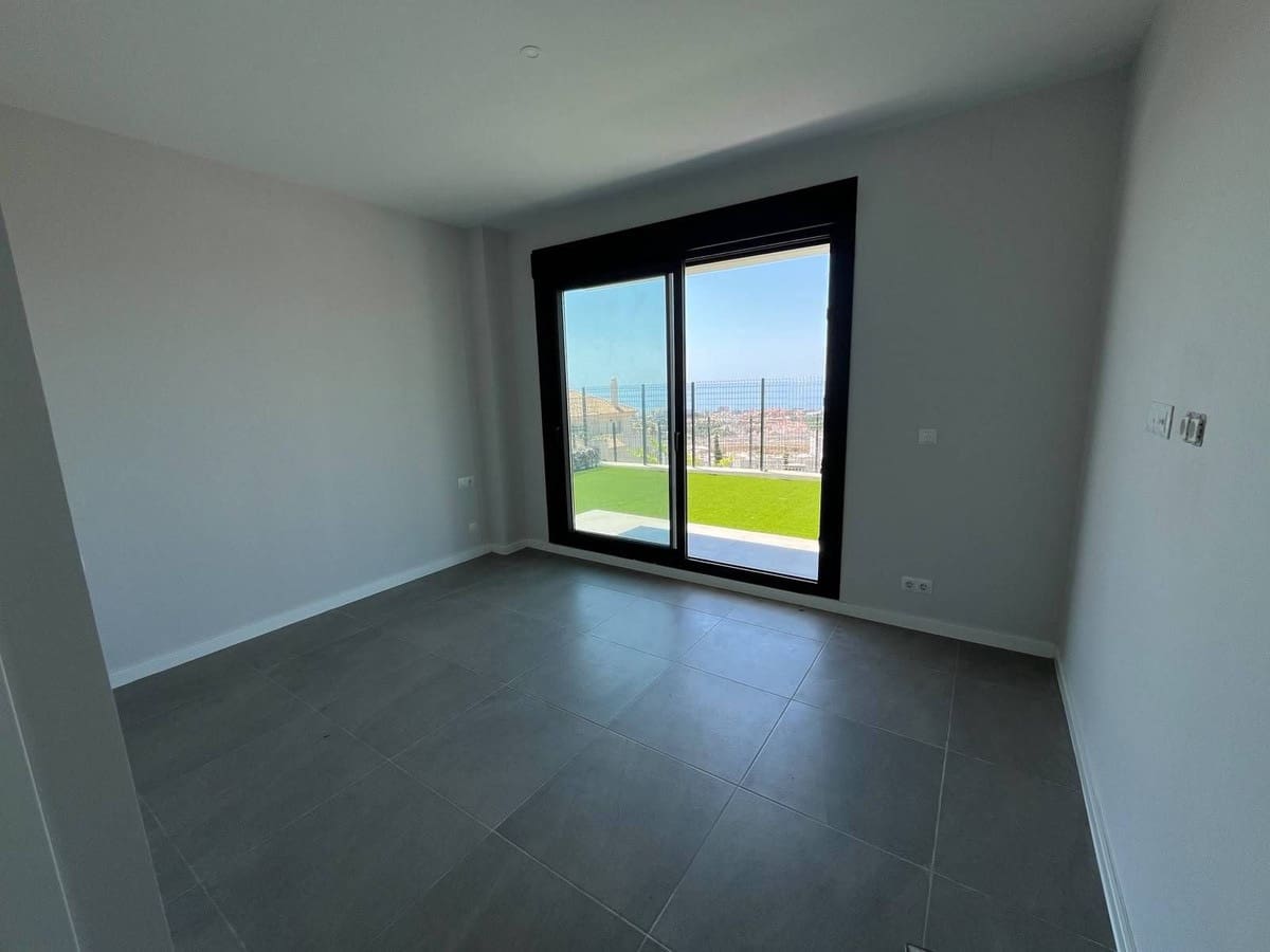 Pareado de 3 habitaciones en Fuengirola en venta con piscina - 684.000 € (Ref: 9533741)