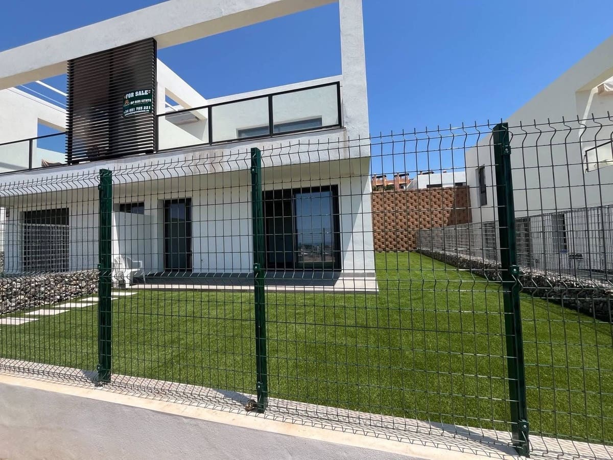 Pareado de 3 habitaciones en Fuengirola en venta con piscina - 684.000 € (Ref: 9533741)