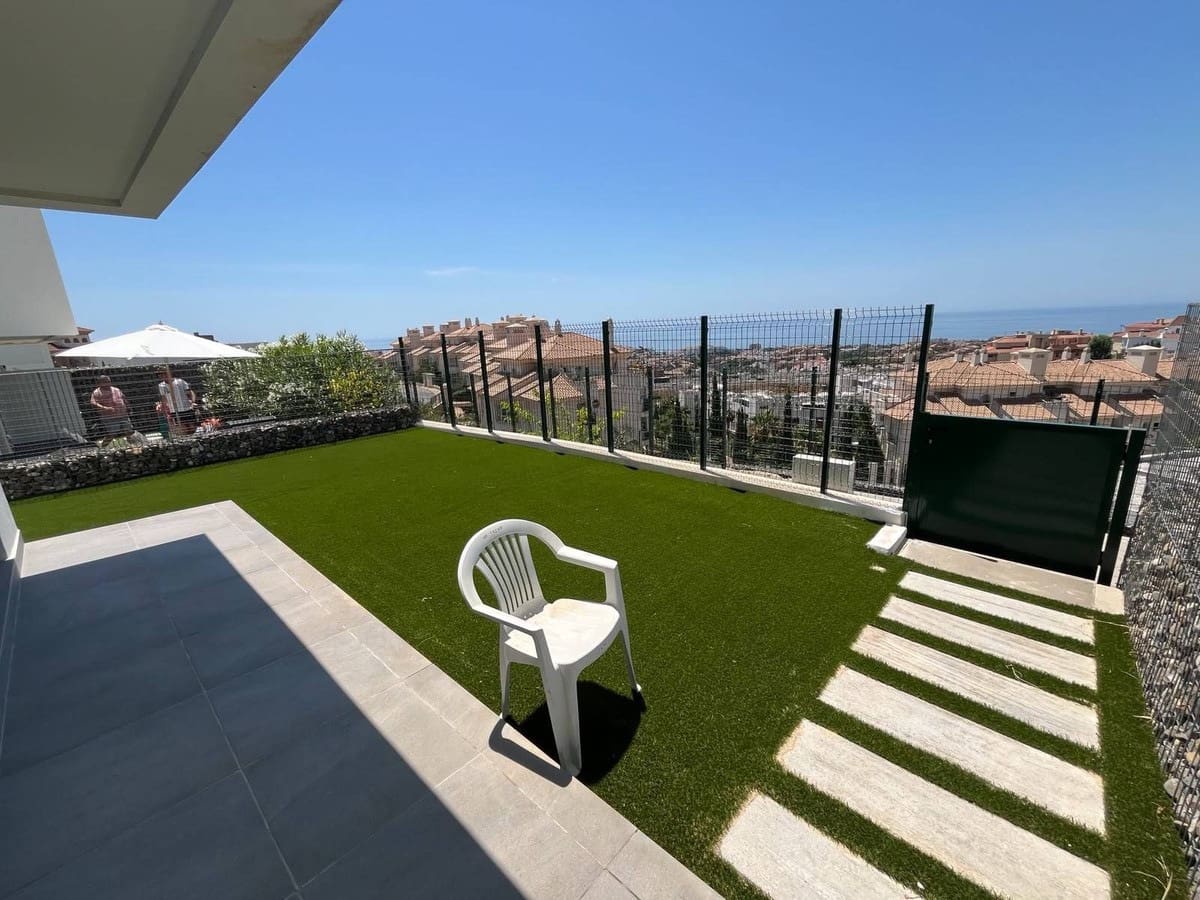 Pareado de 3 habitaciones en Fuengirola en venta con piscina - 684.000 € (Ref: 9533741)