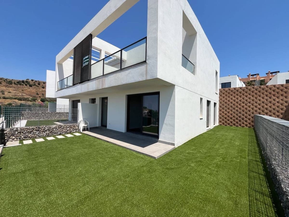 Pareado de 3 habitaciones en Fuengirola en venta con piscina - 684.000 € (Ref: 9533741)