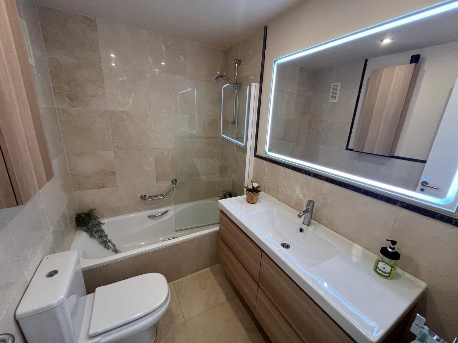 2 bedroom Flat for sale in Torrox with pool garage - € 415,000 (Ref: 9634587)