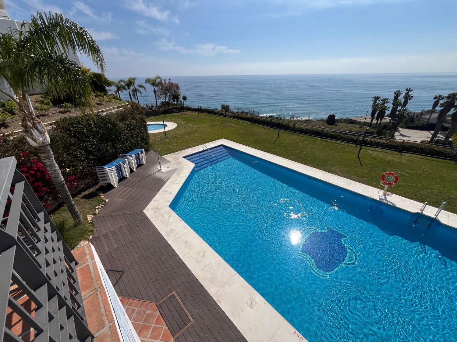 2 bedroom Flat for sale in Torrox with pool garage - € 415,000 (Ref: 9634587)