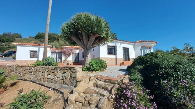 5 bedroom Villa for sale in Torrox with pool - € 670,000 (Ref: 9791534)