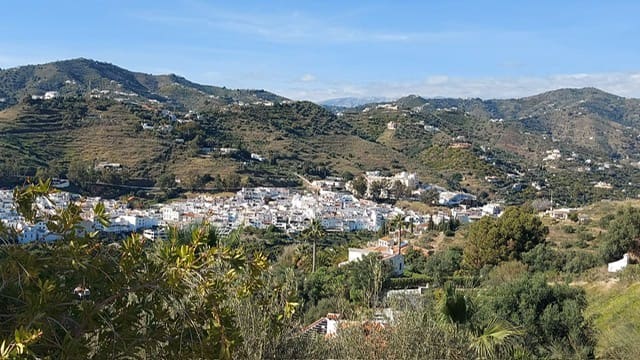 5 bedroom Villa for sale in Torrox with pool - € 670,000 (Ref: 9791534)