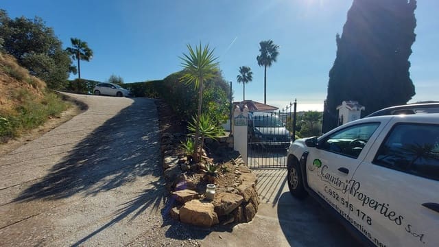 5 soveværelse Villa til salg i Torrox med swimmingpool - € 670.000 (Ref: 9791534)