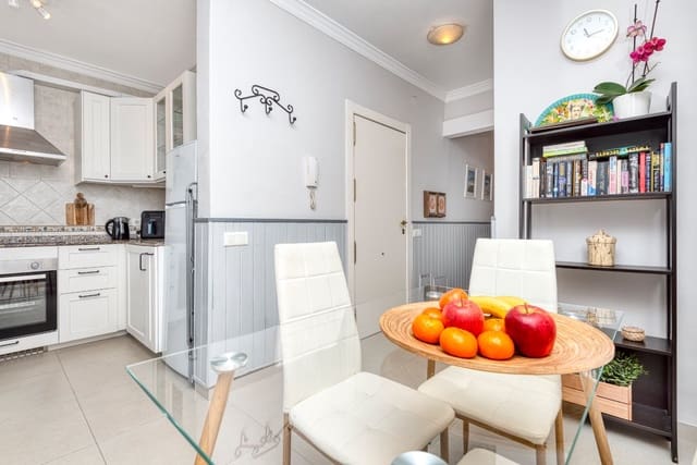 2 soveværelse Lejlighed til salg i Nerja - € 299.000 (Ref: 9890628)