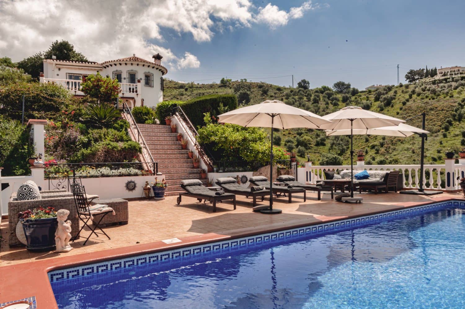 4 bedroom Villa for sale in Canillas de Aceituno with pool - € 695,000 (Ref: 9958171)