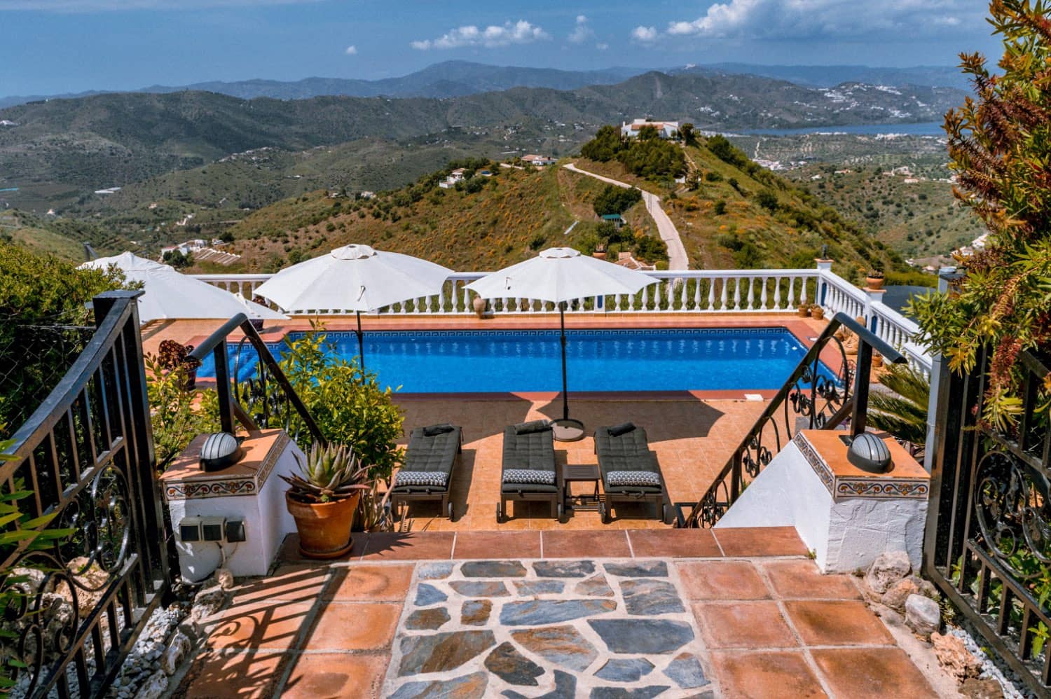 4 bedroom Villa for sale in Canillas de Aceituno with pool - € 695,000 (Ref: 9958171)