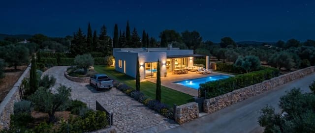 Chalet de 3 habitaciones en Pinoso en venta con piscina - 365.000 € (Ref: 10015200)