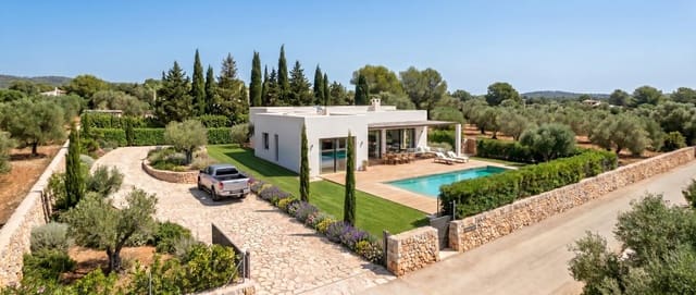 Chalet de 3 habitaciones en Pinoso en venta con piscina - 365.000 € (Ref: 10015200)