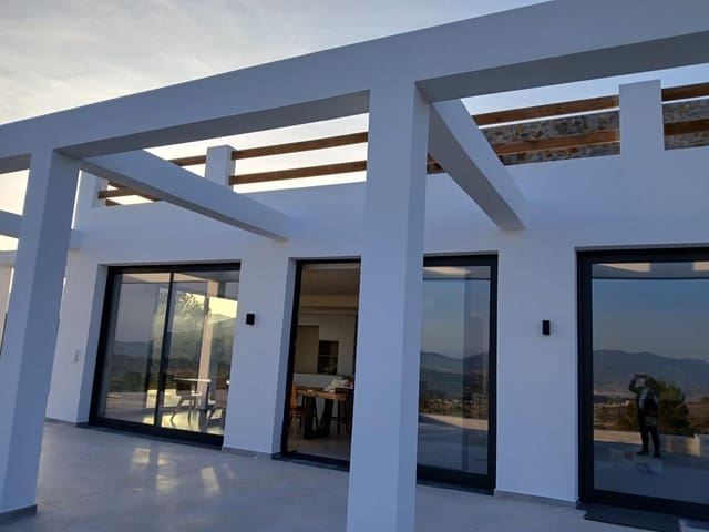 4 sypialnia Willa na sprzedaż w Pinoso z basenem - 600 000 € (Ref: 10015206)