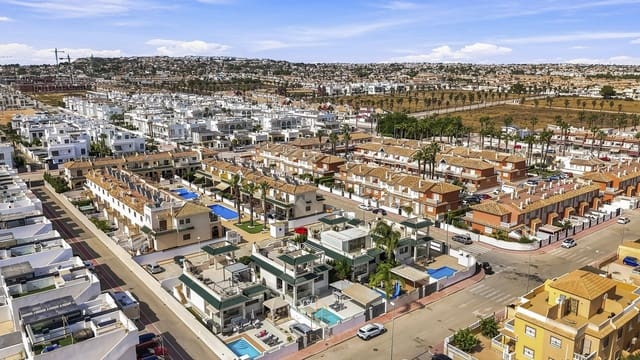 3 quarto Moradia para venda em Doña Pepa, Rojales com piscina garagem - 475 000 € (Ref: 10021581)