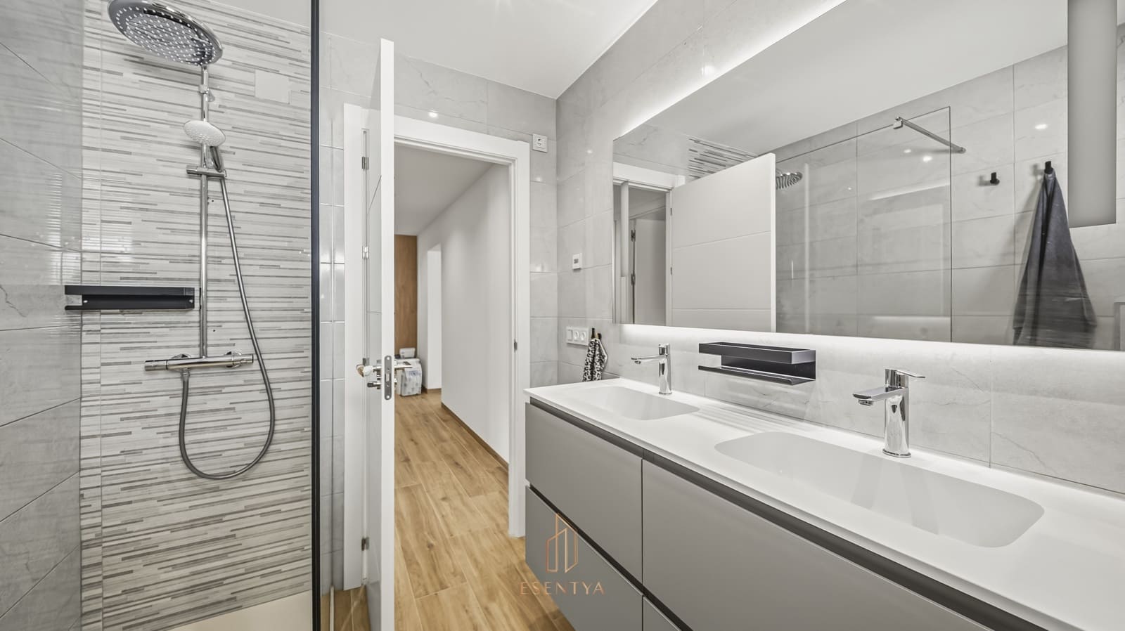 Chalet de 3 habitaciones en La Zenia en venta con garaje - 1.195.000 € (Ref: 10029709)