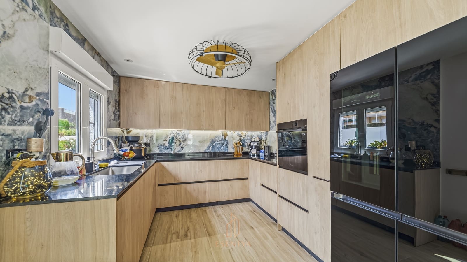 Chalet de 3 habitaciones en La Zenia en venta con garaje - 1.195.000 € (Ref: 10029709)