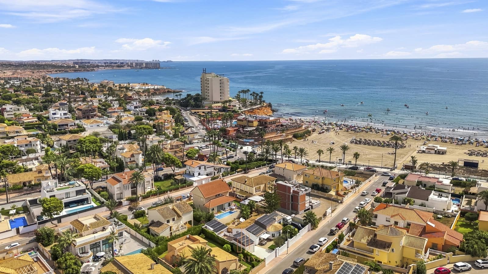 Chalet de 3 habitaciones en La Zenia en venta con garaje - 1.195.000 € (Ref: 10029709)
