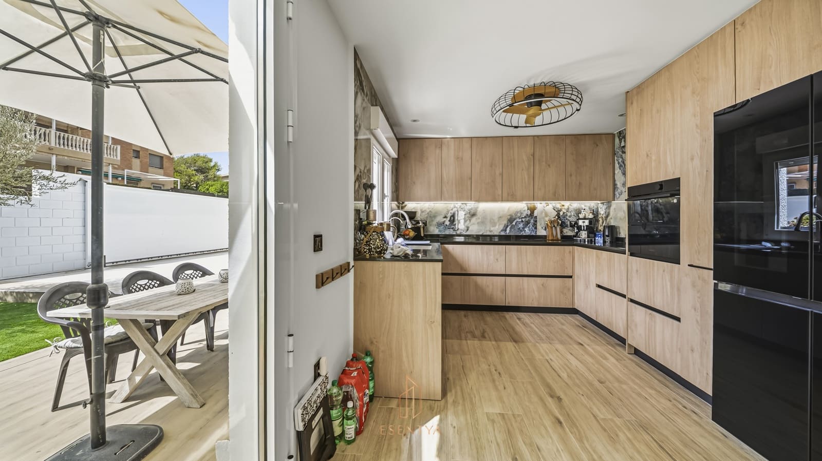 Chalet de 3 habitaciones en La Zenia en venta con garaje - 1.195.000 € (Ref: 10029709)
