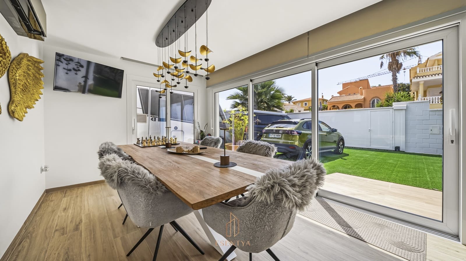 Chalet de 3 habitaciones en La Zenia en venta con garaje - 1.195.000 € (Ref: 10029709)
