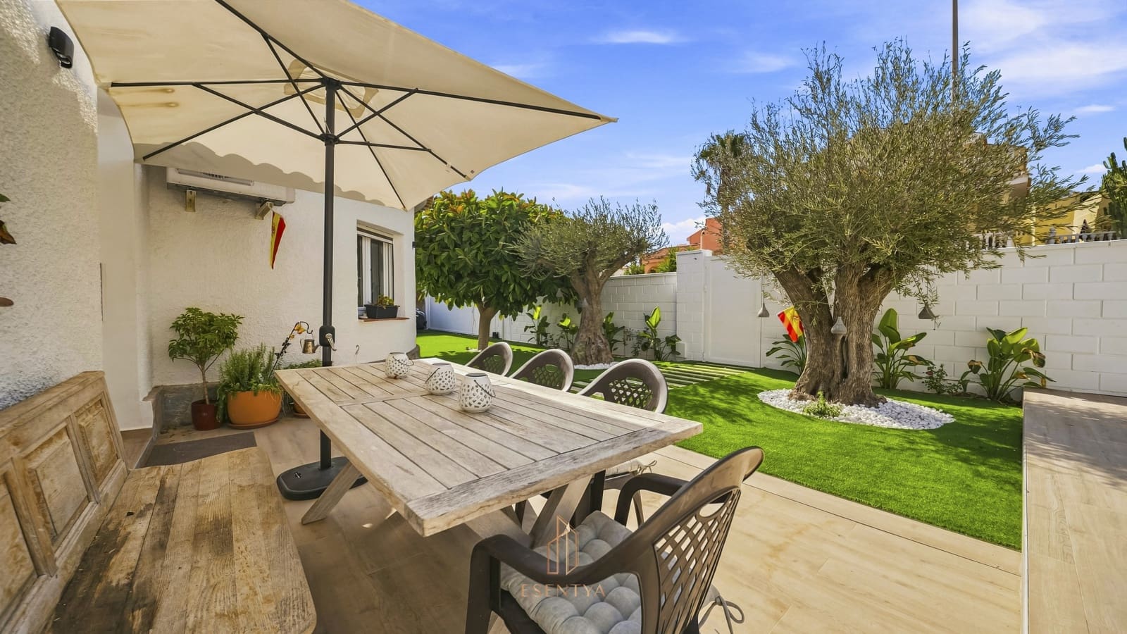 Chalet de 3 habitaciones en La Zenia en venta con garaje - 1.195.000 € (Ref: 10029709)