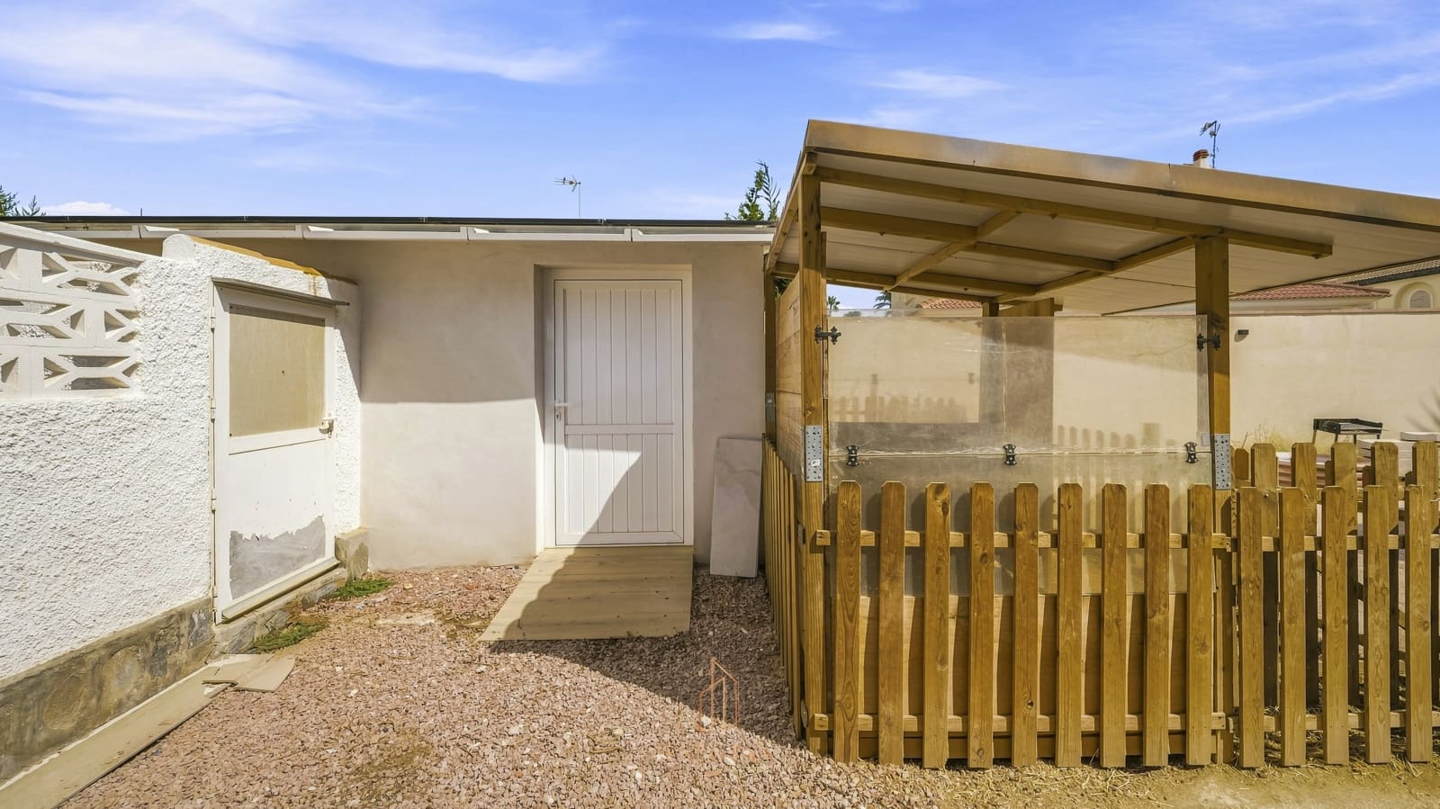 Chalet de 3 habitaciones en La Zenia en venta con garaje - 1.195.000 € (Ref: 10029709)
