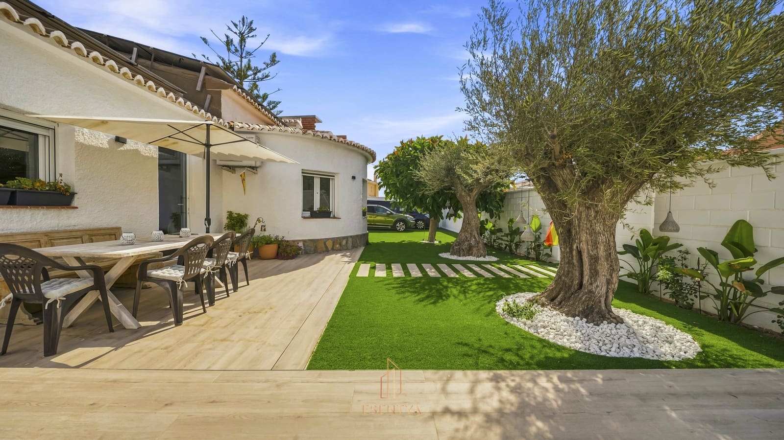 Chalet de 3 habitaciones en La Zenia en venta con garaje - 1.195.000 € (Ref: 10029709)