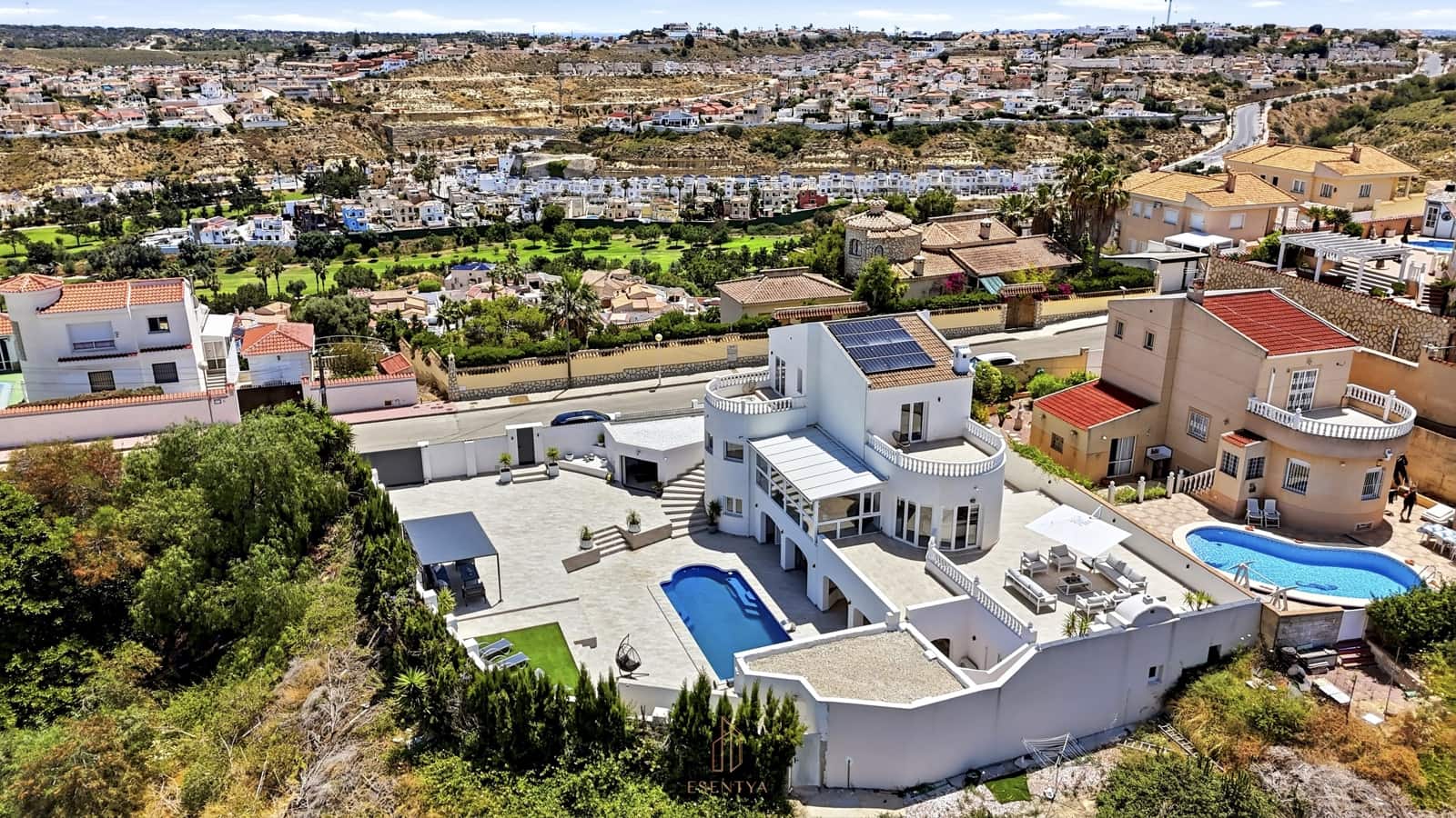 6 bedroom Villa for sale in La Marquesa with pool garage - € 1,195,000 (Ref: 10042156)