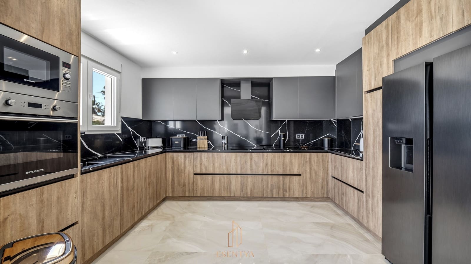 6 bedroom Villa for sale in La Marquesa with pool garage - € 1,195,000 (Ref: 10042156)