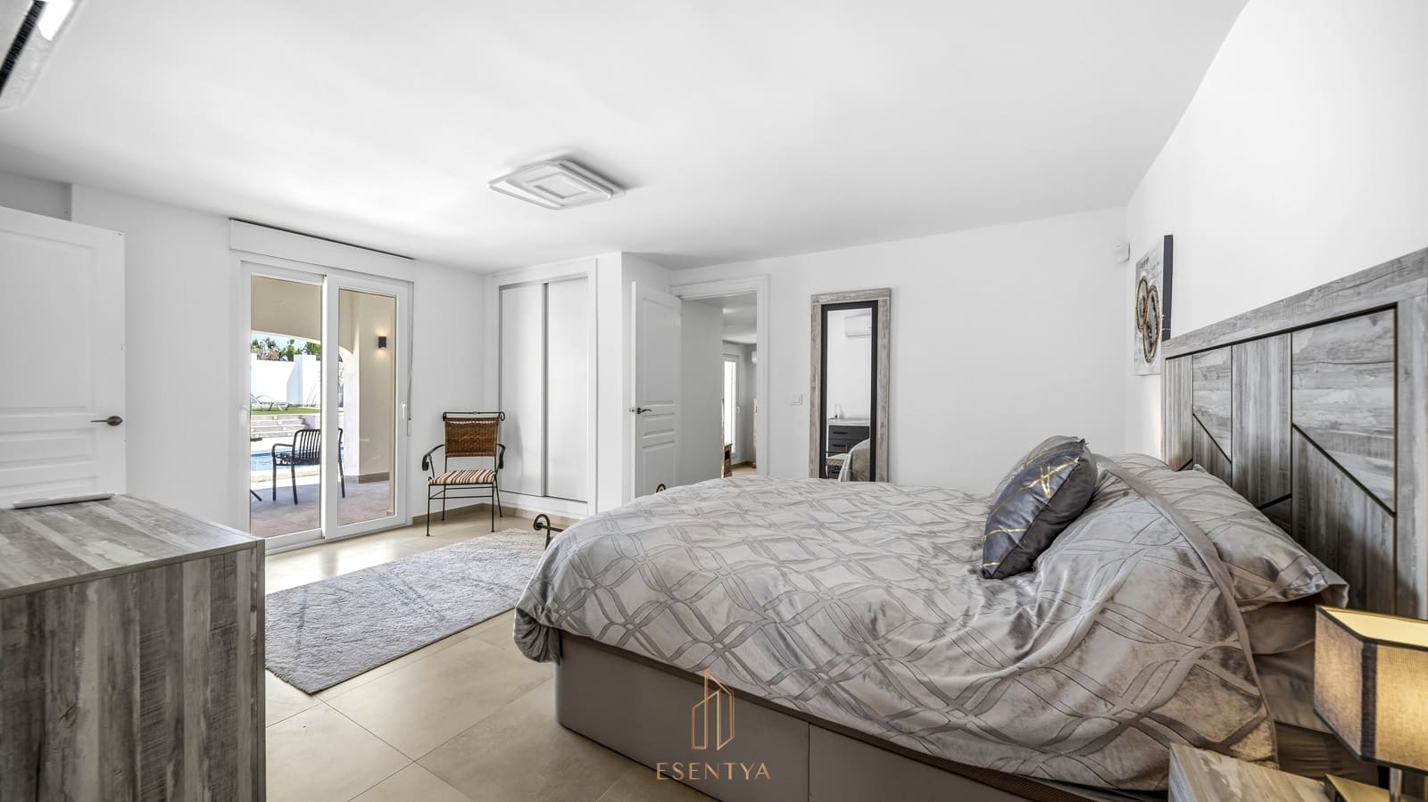 6 bedroom Villa for sale in La Marquesa with pool garage - € 1,195,000 (Ref: 10042156)