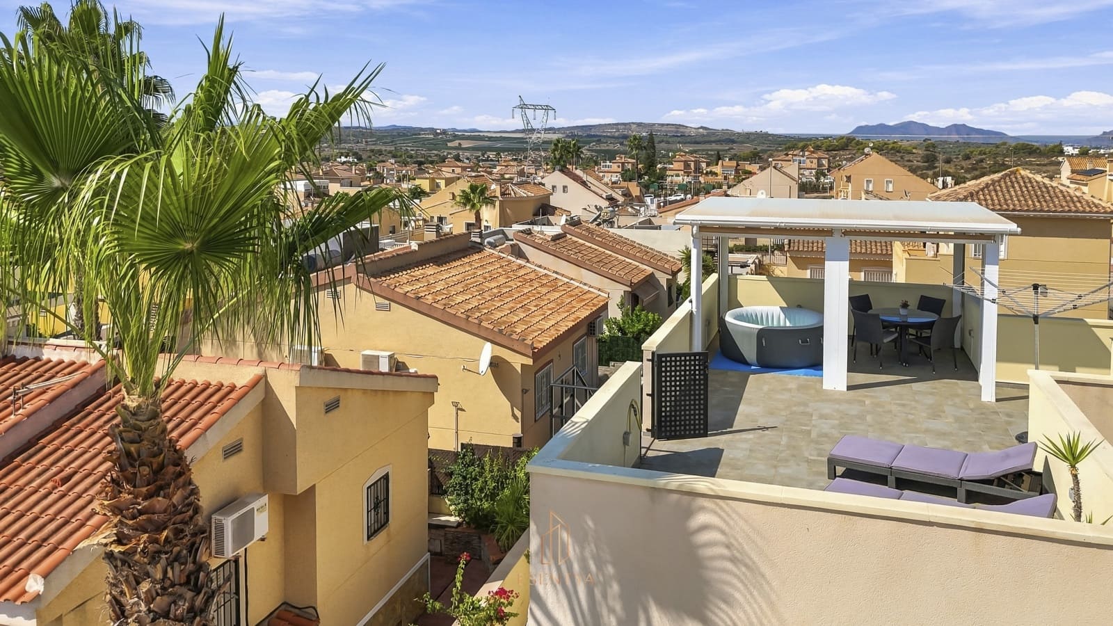 Chalet de 2 habitaciones en Ciudad Quesada en venta con piscina garaje - 279.000 € (Ref: 10112192)