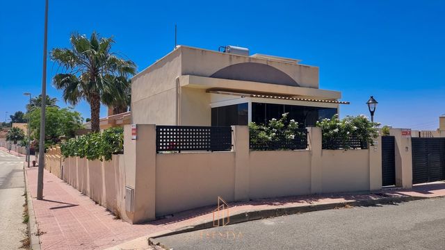 2 camera da letto Villa in vendita in Ciudad Quesada, Rojales con piscina garage - 279.000 € (Rif: 10112192)