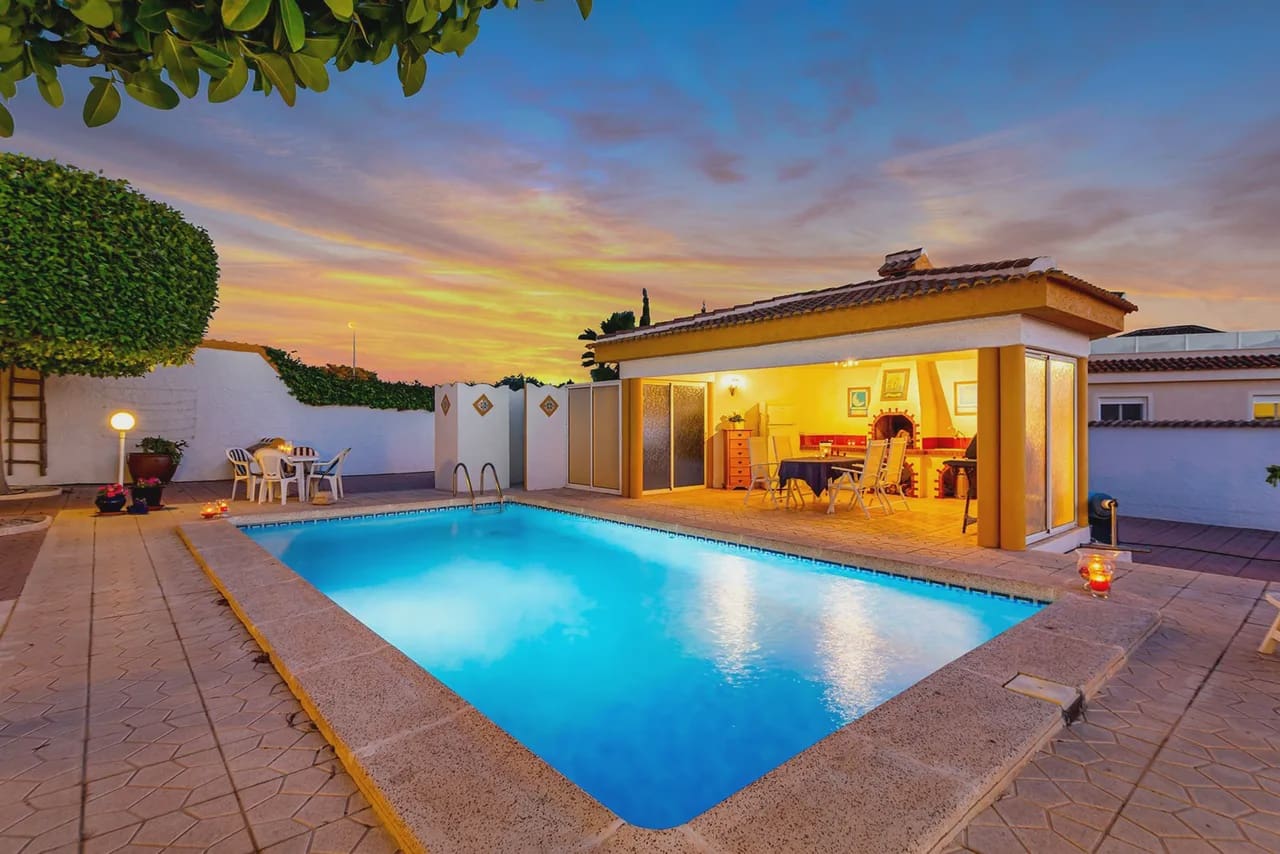3 bedroom Villa for sale in Ciudad Quesada with pool garage - € 529,000 (Ref: 10148101)