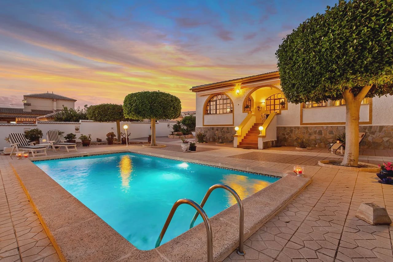 3 bedroom Villa for sale in Ciudad Quesada with pool garage - € 529,000 (Ref: 10148101)